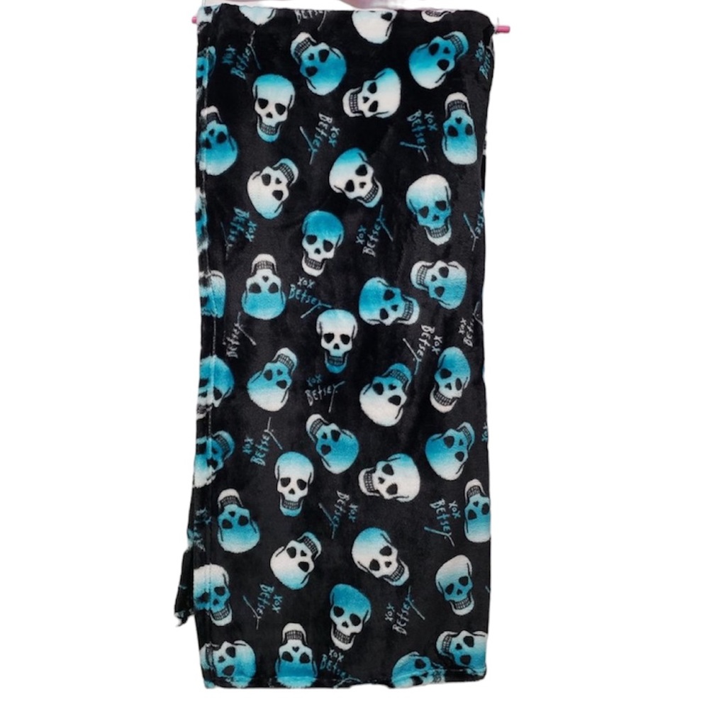 Luv Betsey Johnson Halloween skull blanket throw